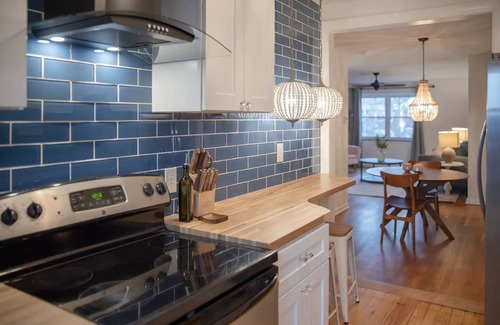 Grandview Heights Casa | The Carolina (C)- King Bed- Hot Tub- Near OSU