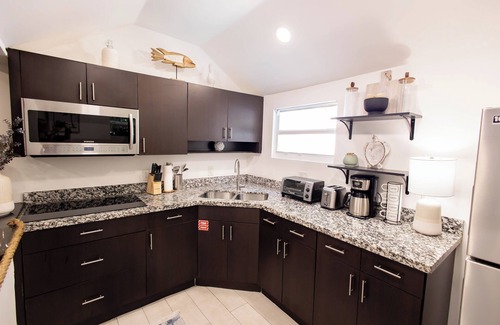 Meadows Condominio | The Caroline Suite | 1 bed, 1 bath condo w/shared pool