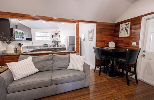 Meadows Condominio | The Caroline Suite | 1 bed, 1 bath condo w/shared pool
