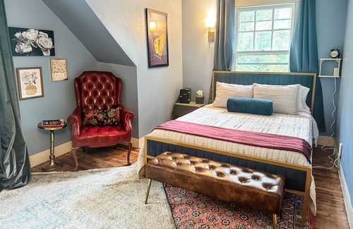 Woodbridge Cabaña | The Carriage House at Rose Hill - Minutes to Yale! Dog Friendly!