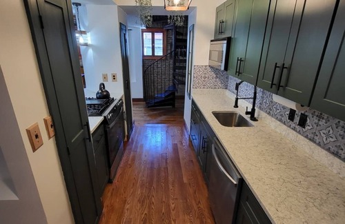 Downtown Baltimore Casa | The Carriage House of Mount Vernon
