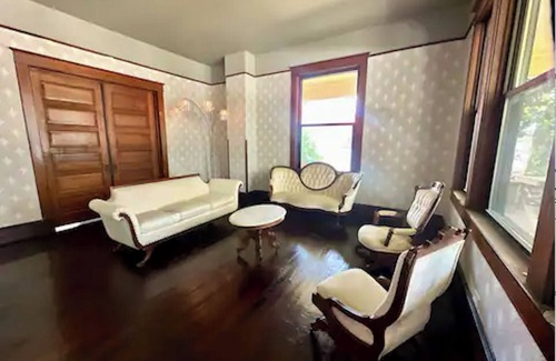 Mount Pleasant Casa | The Carriage Suite w/ Private Bathroom