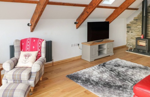 Whitland Cabaña | THE CART BARN @ CADWGAN, family friendly, with hot tub in Llanboidy
