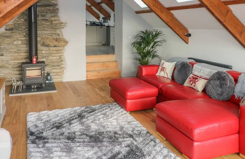 Whitland Cabaña | THE CART BARN @ CADWGAN, family friendly, with hot tub in Llanboidy