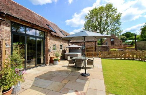 Bridgnorth Apartamento | The Cart House - Beautiful Contemporary Barn - Hot Tub