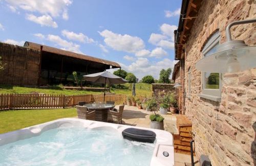 Bridgnorth Apartamento | The Cart House - Beautiful Contemporary Barn - Hot Tub