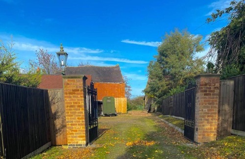 Cheltenham Cabaña | The Cart House - Staverton Cheltenham