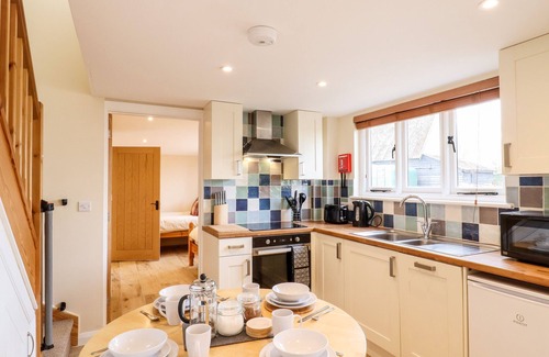Wickham St Paul Cabaña | THE CART LODGE, pet friendly, character holiday cottage in Sudbury