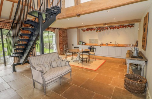 Moreton Cabaña | THE CARTHOUSE, pet friendly, luxury holiday cottage in Welland