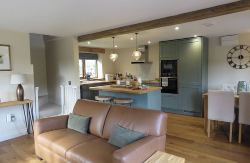 Defford Cabaña | THE CARTSHED, pet friendly in Defford