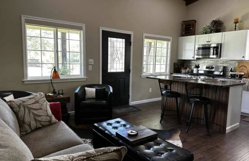 Jeddo Casa | The Casita & Longhorn Lodge at Davis Ranch Retreat