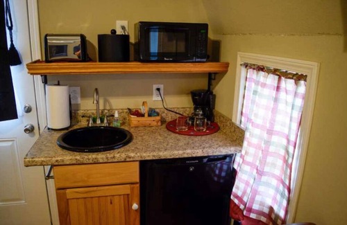 Jeddo Casa | The Casita & Longhorn Lodge at Davis Ranch Retreat