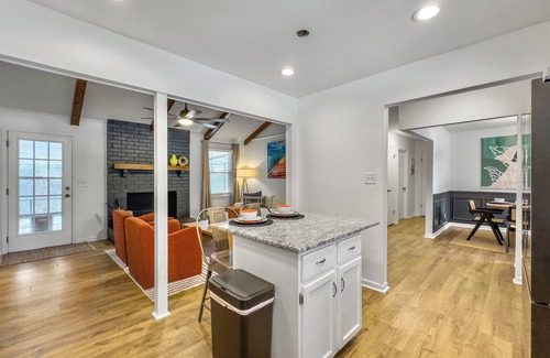 Lincolnville Casa | The Caspian: family home with pool