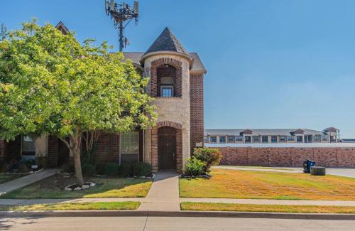 The Colony Casa | The Castle by the Lake with Pool and Balcony near Grandscape