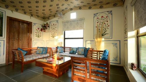 Sawai Madhopur Hotel | The castle crown - Hem Vilas Resort Ranthambhore