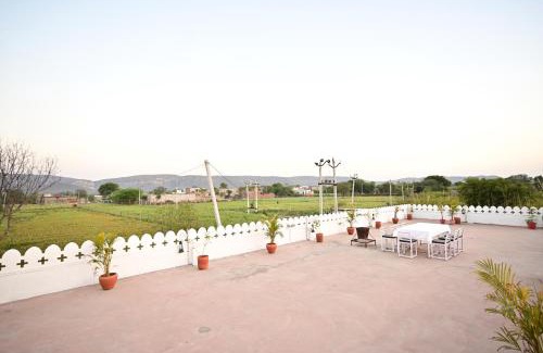 Sawai Madhopur Hotel | The castle crown - Hem Vilas Resort Ranthambhore