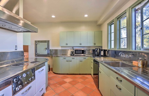 Hacienda Heights Casa | 'The Castle' Hacienda Heights Home w / Patio & Pool!