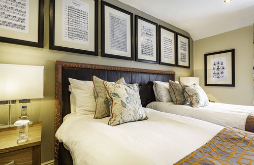 Conwy Hotel | The Castle Hotel, Conwy, North Wales