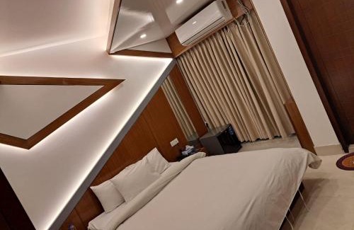 Uttara Hotel | The Castle Inn