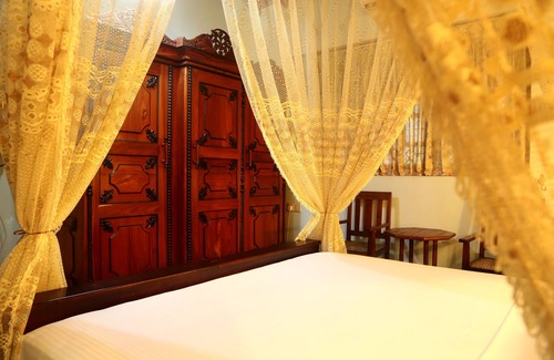 Kimbulapitiya Hotel | The Castle