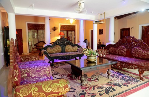 Kimbulapitiya Hotel | The Castle