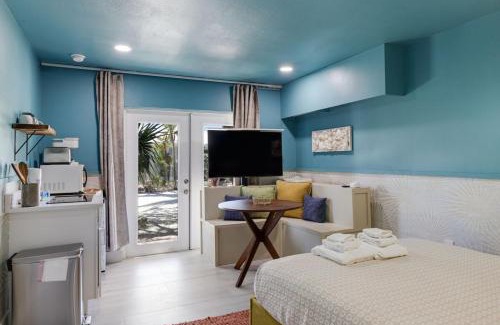 Sanibel Apartamento | The Catalina - Upgraded Suite at Palmview Inn of Sanibel with Bikes