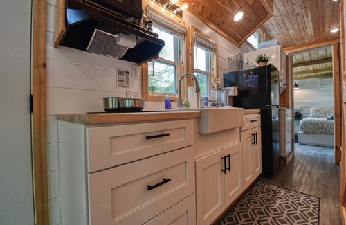 Cosby Cabina | The Cataloochee Tiny Home on the Pigeon River
