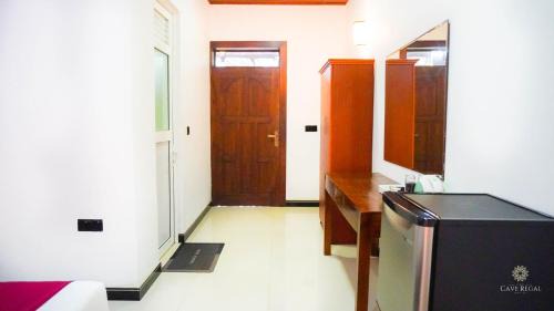 Dambulla Hotel | The Cave Regal Hotel