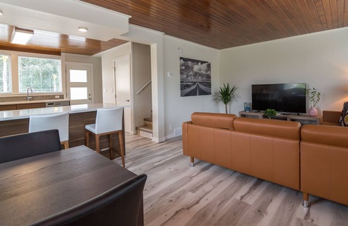 South Central Casa | The Cedar # 3 - ¡Casa adosada ejecutiva de 3 habitaciones, 1 y 2 baños!