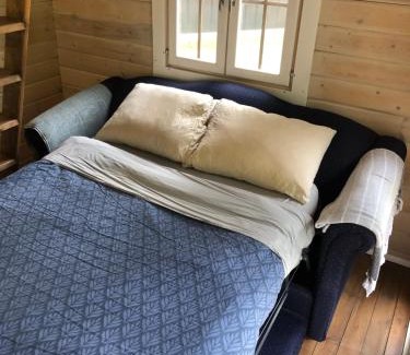 Duncan Otro | The Cedar Cabin Bunkie - Cowichan Valley Bunkie Glamping