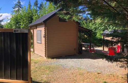 Duncan Otro | The Cedar Cabin Bunkie - Cowichan Valley Bunkie Glamping