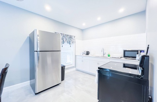 Downtown Niagara Falls Casa | The Cedar Chateau