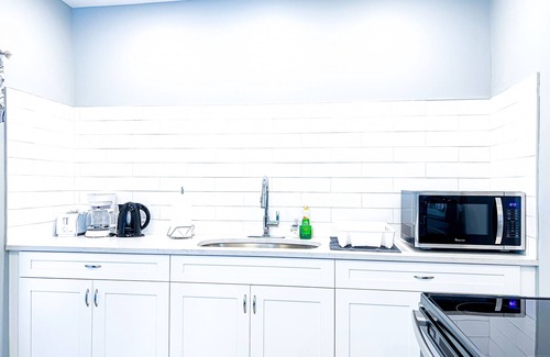 Downtown Niagara Falls Casa | The Cedar Chateau