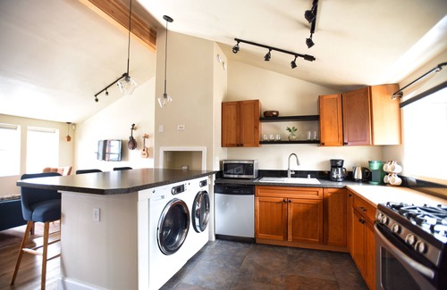 Anchorage Cabaña | The Cedar Cottage