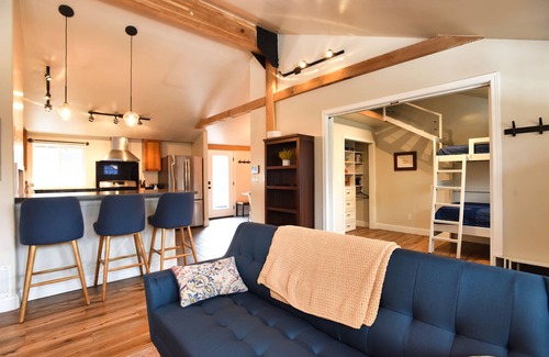 Anchorage Cabaña | The Cedar Cottage