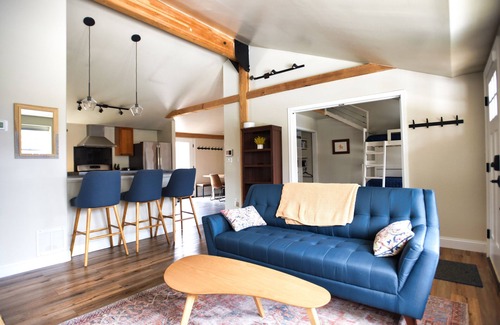 Anchorage Cabaña | The Cedar Cottage