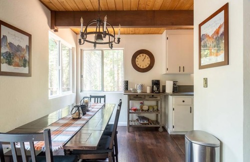 Arnold Chalet De Esquí | The Cedar Loft - Pet and Family Friendly - BBQ/Pool/Fire Pit