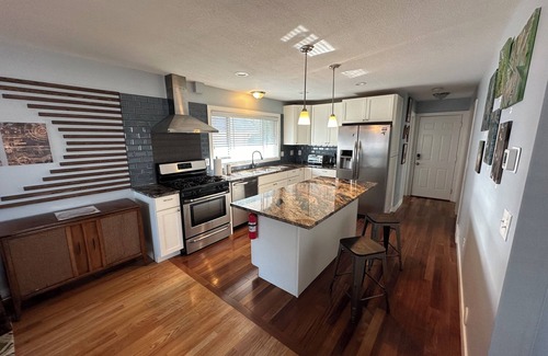 Northeast Minneapolis Arts District Condominio | The Celadon Art Loft & Gallery - Unique 2 BR, 1 Bath in the Arts District