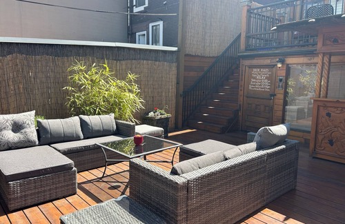 Mount Pleasant Casa | The Center of Vancouver, Spacious Elegant Interior, Spectacular Outdoor Living