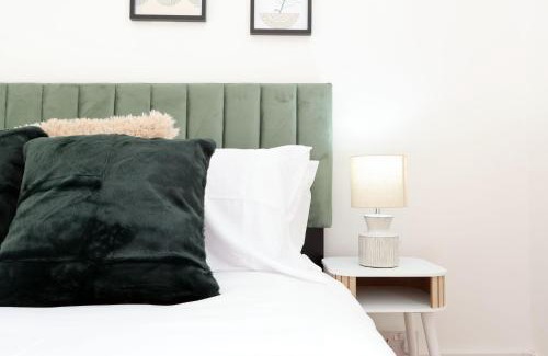 Cathays Casa | The Central Stay - 5 minute walk to Cardiff Centre, up to 6 people