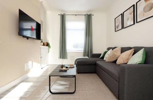 Cathays Casa | The Central Stay - 5 minute walk to Cardiff Centre, up to 6 people