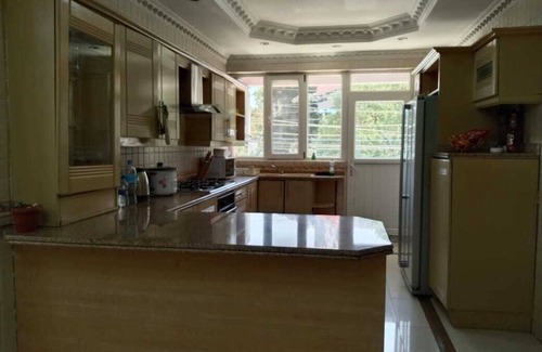 Oyster Bay Apartamento | The centre of Masaki, close to restaurants, bars & supermarkets and ATM's