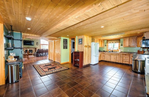 Eustis Chalet De Esquí | The Chalet 7 bedroom near Sugarloaf, Snowmobile/UTV, Hiking, Golf and Flagstaff