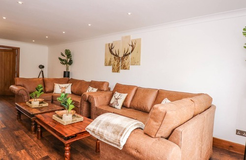 Outwell Cabaña | THE CHALET, family friendly, with hot tub in Outwell