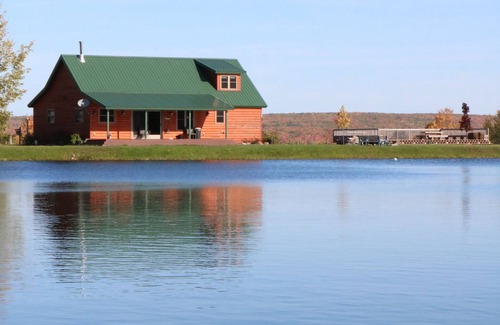 Atlantic Mine Casa | The Chalet on Private Lake