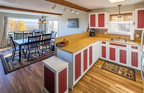 Franklin County Casa | The Chalet on the Ridge-19 min to Sugarloaf and ITS access!