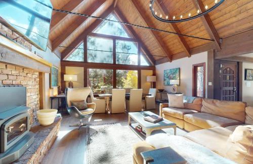 Round Hill Village Casa | The Chalet