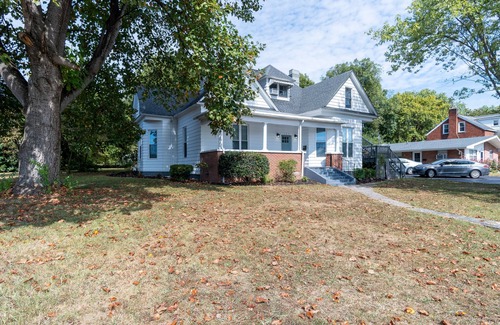 Johnson City Casa | ¡Encantador del cambio de siglo!