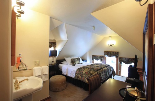 Pacific Grove Cama Y Desayuno | The Charles Pacific Grove - Artfully Designed Inclusive Inn