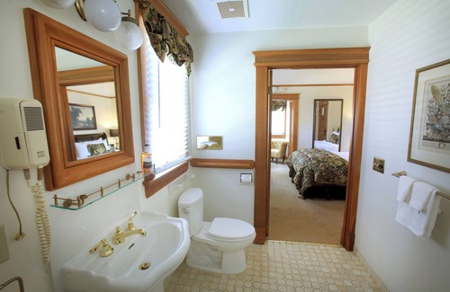 Pacific Grove Cama Y Desayuno | The Charles Pacific Grove - Artfully Designed Inclusive Inn
